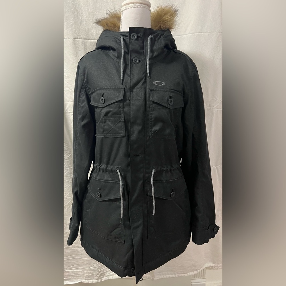 Oakley Black women’s winter Jacket with Faux Fur Lined hood - size medium